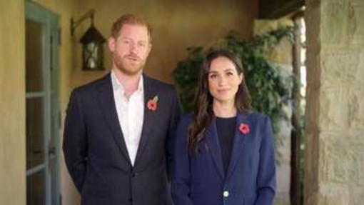 Harry di nuovo 'in panchina', ogni tanto sullo sfondo della nuova serie di Meghan