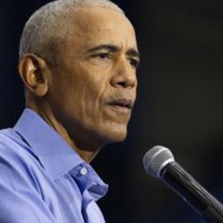 Barack Obama ai maschi americani: &quot;Bullismo di Trump non è vera forza&quot;