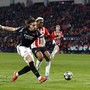 L’Arsenal ne fa sette in casa Psv, in gol anche Calafiori