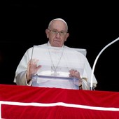 Papa Francesco “In famiglia serve l’ascolto, no teste basse sul cellulare”