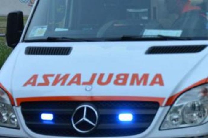 Incidente a Pescara, perde il controllo della moto e si schianta a terra: morto giovane