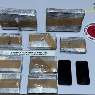 Sequestrati 4,5 kg di droga, arrestato corriere calabrese