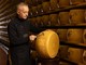 Parmigiano Reggiano, battitura al via per controllare la qualità