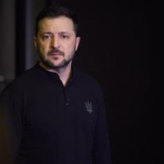 Ucraina, media Usa: &quot;Ipotesi esilio Zelensky in Francia&quot;