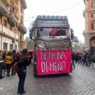 8 marzo, in migliaia al corteo di Roma: &quot;Contro la violenza patriarcale&quot;